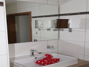 1 Raum Familienzimmer-Badezimmer