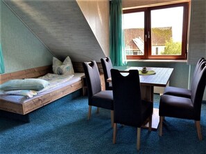 2 Raum Familienzimmer-gr. Zimmer / 2 Raum