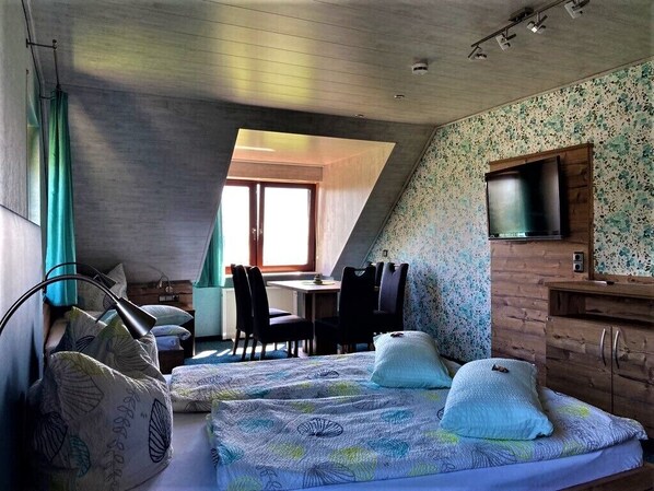 2 Raum Familienzimmer-gr. Zimmer / 2 Raum