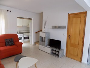 Lounge to Kitchen