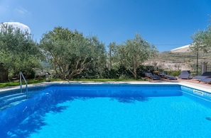 VILLA VULTANA with 30m2 private, heated pool, 4 bedrooms and play area