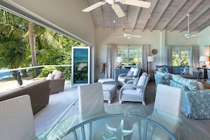 Westshore Beach House - Casual seating area