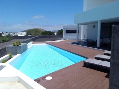 Villa Rayito. Modern and spacious Villa, heated pool and beautiful views