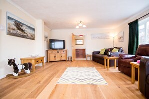 spacious sitting room