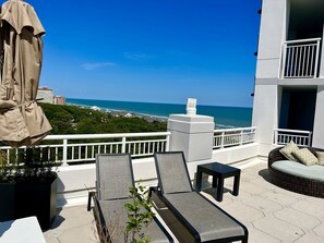 The quiet and serene rooftop. 