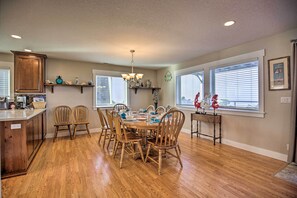 Dining Area | Dishware & Flatware