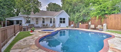 San Antonio Vacation Rental | 3BR | 3BA | 1,050 Sq Ft | Stairs Required