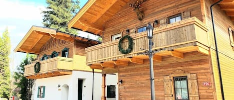 Franz Lodge located in the heart of Downtown Leavenworth, sleeps 20+ .