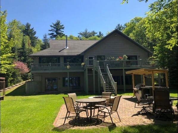 Lakeside Patio and Cookstation.