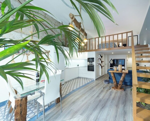 Innotivation and luxury are the main characteristics of the apartment.