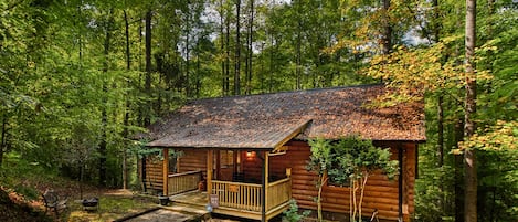 Forested setting minutes from the Nantahala Outdoor center 