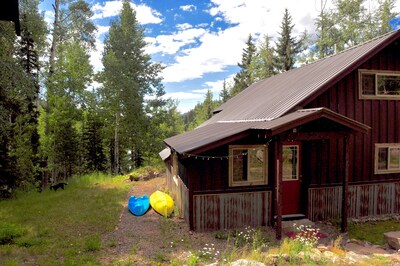 Lakeside Adventurer's Cabin