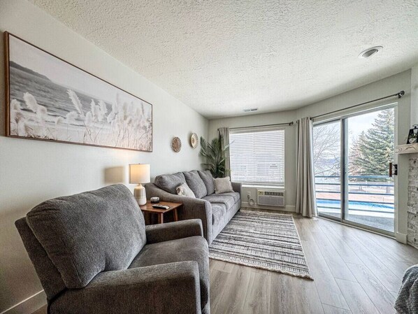 Beautiful family room where you can enjoy watching the colors of the Bear Lake, kids at the pool or curl up for a movie night.