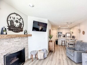 Beautifully decorated condo with gas fireplace, smart TV and amazing views.