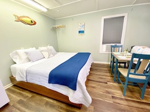 Very comfortable KING bed with serta hybrid, medium mattress. Foam topper.