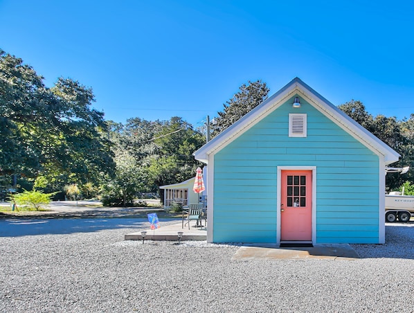 Stay at this 300sq ft tiny cottage that is large on comfort and value!
