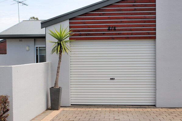 Garage / Entrance