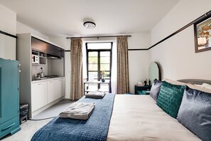 Studio Retreat: Enjoy natural light and modern amenities in this stylish urban escape!