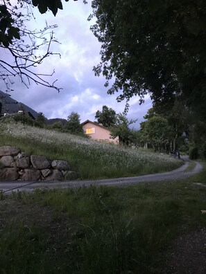 Chalet Bö im Abendlicht