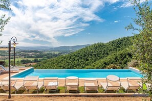 Villa Badia, relax by the pool