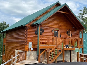 This cabin has great parking right out front.