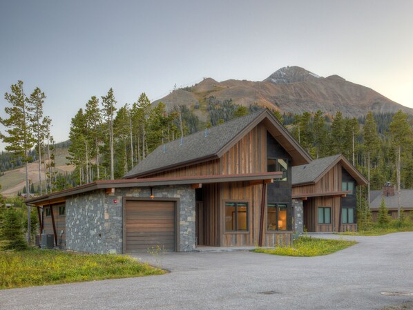 Silvertip 6 Rolling Ridge, Exterior, 1