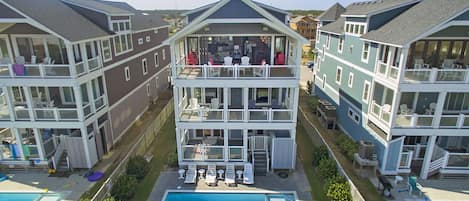 GR0413: Go Your Own Wave | Back Exterior