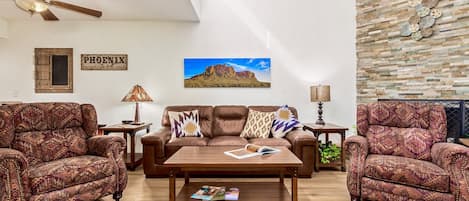 Livingroom with leather sofa and 2 recliners