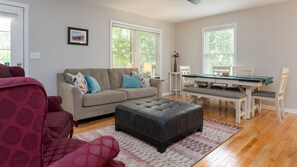 River Mist Retreat main level living room.