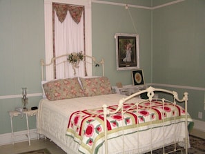 Comfortable Antique Bed for a Dreamy Night's Sleep!
