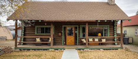 Beautiful historic log cabin located in downtown Cody, Wyoming