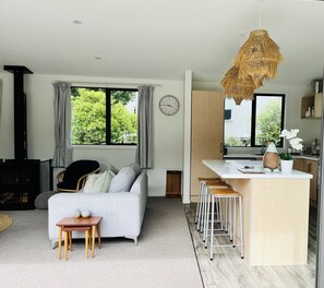 Full kitchen and dinning