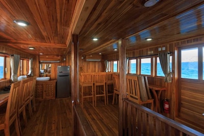 Komodo Journey 2 Cabin