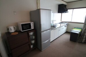 15. Kitchen