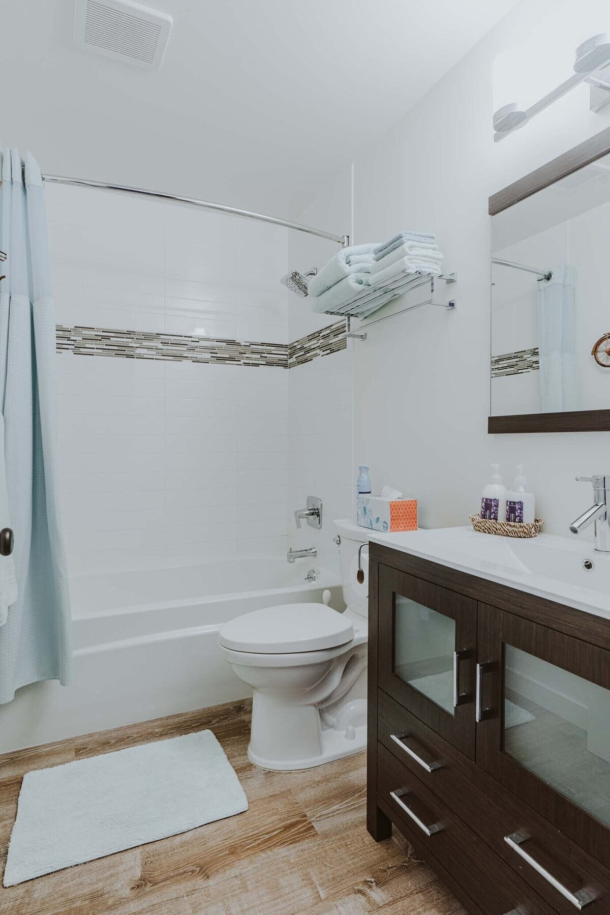 Apt 11: Playful 2-bed 2-bath, Steps from the beach