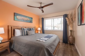 Bedroom 1 with Queen Bed (1)