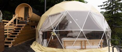 This facility has a glamping dome, barrel sauna, and jacuzzi spa.