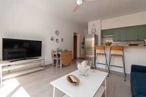 Kitchen / lounge