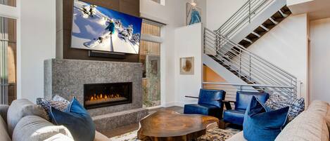 SKI-IN/SKI-OUT - Newly Constructed 3-Level Luxury Townhome