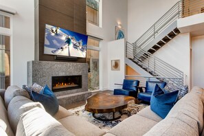 SKI-IN/SKI-OUT - Newly Constructed 3-Level Luxury Townhome