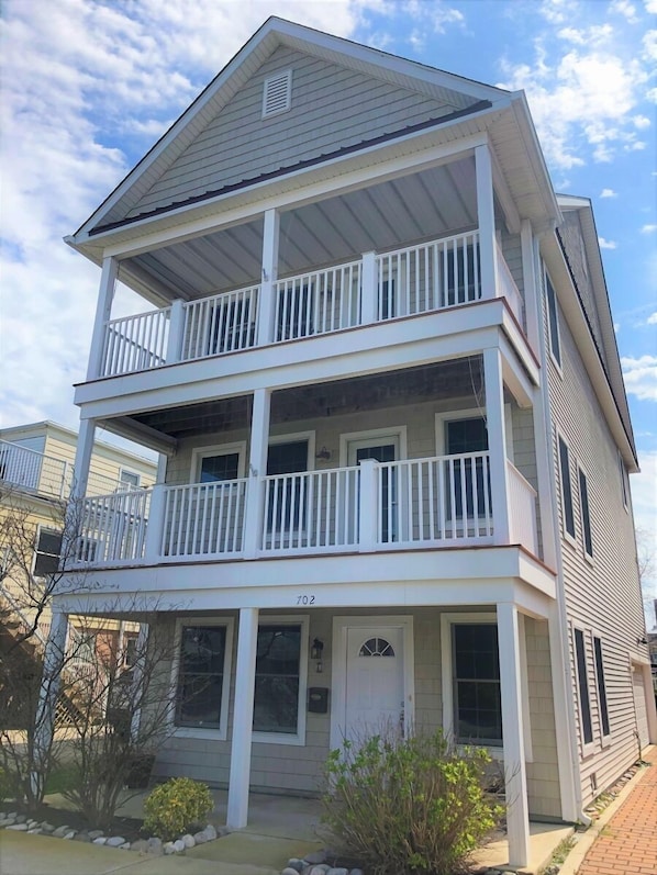 Large Town Home Located on St. Louis on 7th street - Downtown In Ocean City, MD