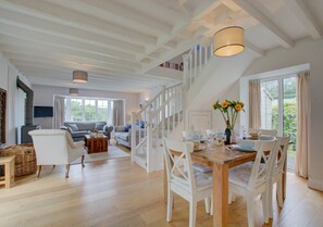 Lounge / Diner