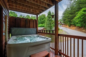 Hot Tub / Lower Deck
