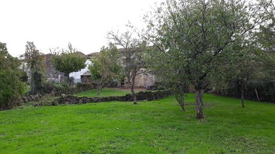 Idílica casa de piedra de 2 dormitorios en la aldea de Lemosín a 5 minutos de Chateauponsac
