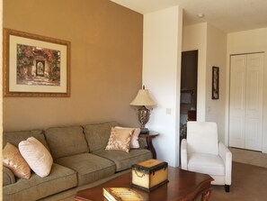 Large livingroom with huge tv with cable