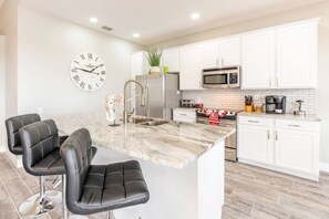 Chef's Kitchen Island Seating