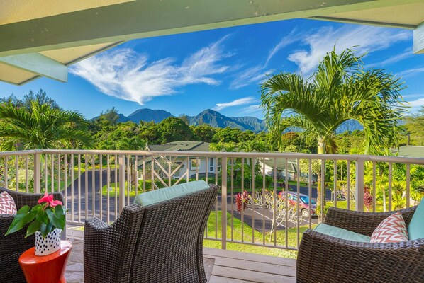 Stunning views of the mountains on your covered lanai!
