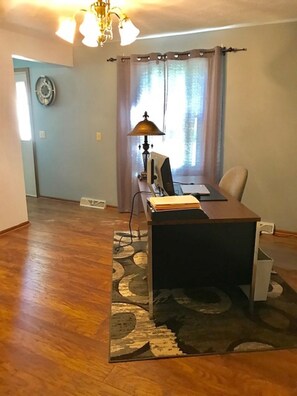 Spacious Office with WIFI Printer