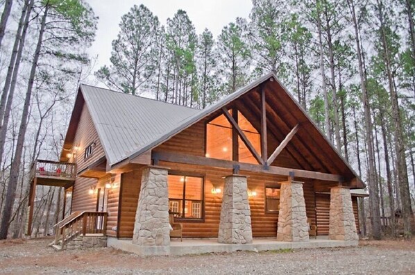 Welcome to your retreat in the woods, Chalet Creekside.