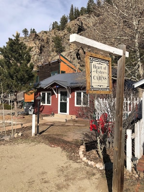 Cabin built in 1924, renovated with a prime location in downtown Estes Park.